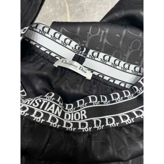 DIOR Top and bottom set 2024FW Limited item that continues to be popular DIOR Top and bottom set 2024FW Limited item that continues to be popular