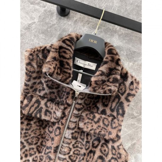 DIOR Dior Vest Check out the trends of the 2024FW season DIOR Dior Vest Check out the trends of the 2024FW season