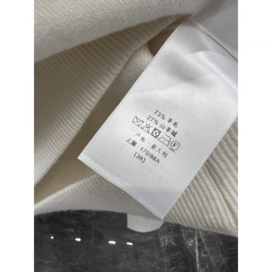 DIOR Sweater 2024FW For an elegant casual outfit DIOR Sweater 2024FW For an elegant casual outfit