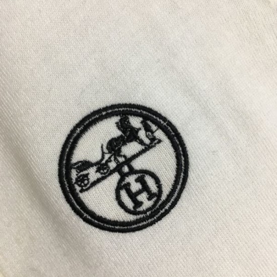 HERMES Knit Cardigan 2024FW Must-buy for adults this fall/winter HERMES Knit Cardigan 2024FW Must-buy for adults this fall/winter