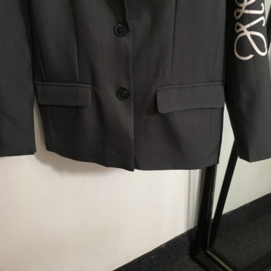 LOEWE Coat 2024FW Gives the impression of a fashionable expert LOEWE Coat 2024FW Gives the impression of a fashionable expert
