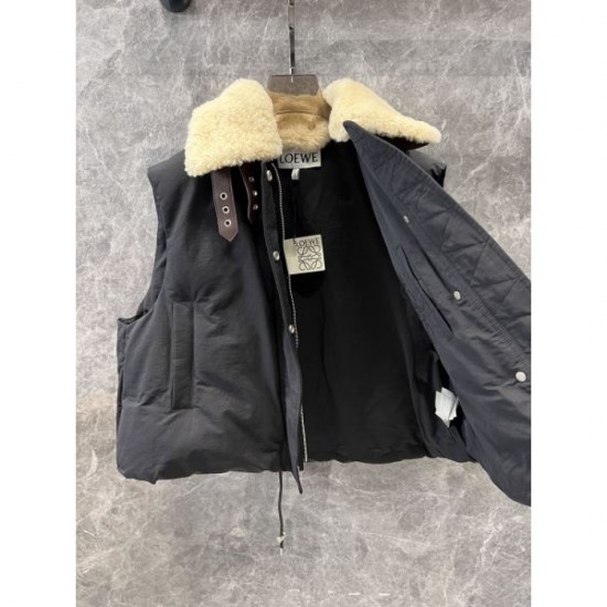 LOEWE Vest 2024FW Elegant, neat, and highly likable LOEWE Vest 2024FW Elegant, neat, and highly likable