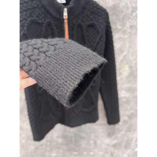 LOEWE Knit Cardigan 2024FW A must-see fall/winter item for fans LOEWE Knit Cardigan 2024FW A must-see fall/winter item for fans