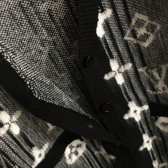 LOUIS VUITTON Cardigan coat 2024FW I want it in advance for autumn LOUIS VUITTON Cardigan coat 2024FW I want it in advance for autumn