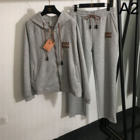 MIU MIU Miu Miu Sports Suit 2024FW Latest Hot Topic MIU MIU Miu Miu Sports Suit 2024FW Latest Hot Topic