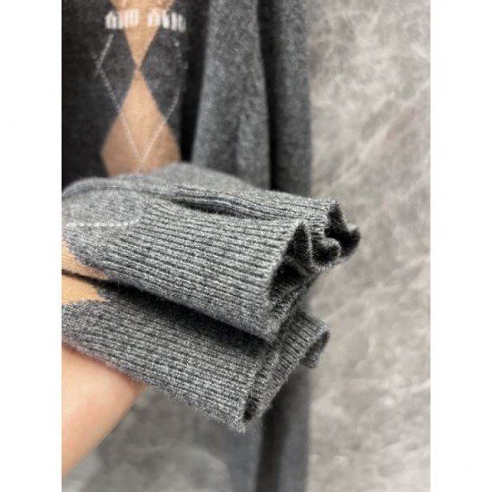 MIU MIU Miu Miu Pullover Knit 2024FW First come, first served only MIU MIU Miu Miu Pullover Knit 2024FW First come, first served only