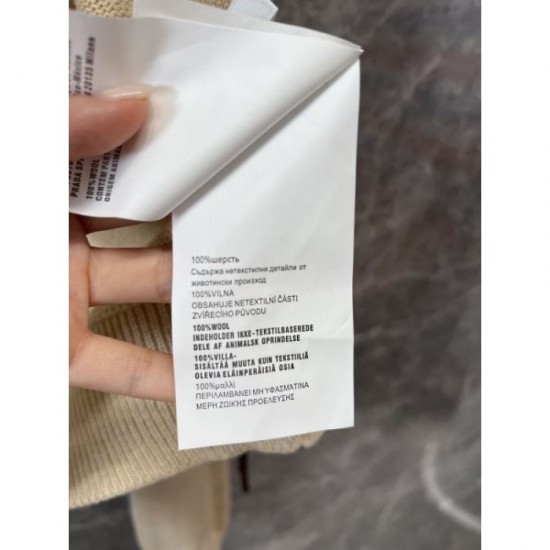 MIU MIU Knit Cardigan 2024FW Limited item delivered from overseas MIU MIU Knit Cardigan 2024FW Limited item delivered from overseas