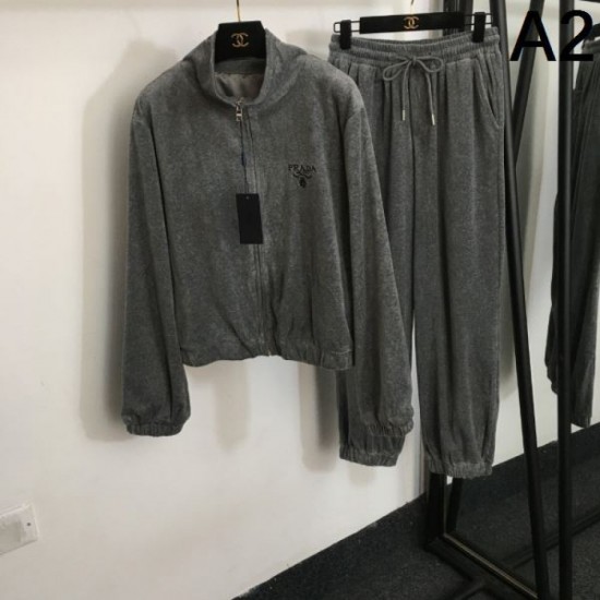 PRADA Prada Sports Suit 2024FW This season is also a popular brand PRADA Prada Sports Suit 2024FW This season is also a popular brand