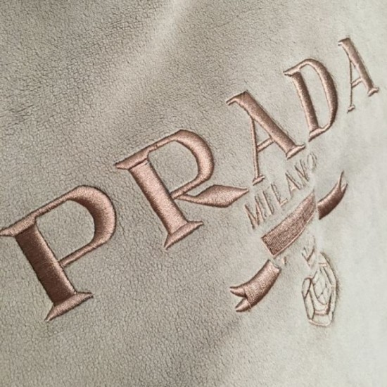 PRADA Prada Parka 2024FW A winter new item that is sure to be a hit this season PRADA Prada Parka 2024FW A winter new item that is sure to be a hit this season