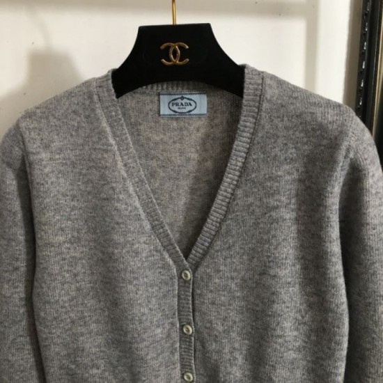PRADA Prada Knit Cardigan 2024FW Great for changing seasons PRADA Prada Knit Cardigan 2024FW Great for changing seasons