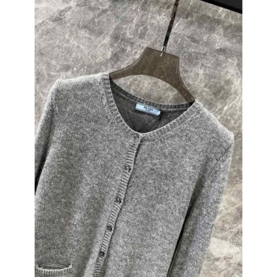 PRADA Prada Knit Cardigan 2024FW Fans flock to the new winter edition PRADA Prada Knit Cardigan 2024FW Fans flock to the new winter edition