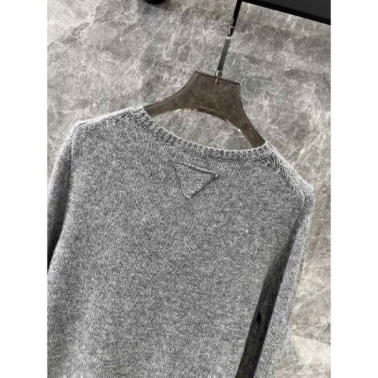 PRADA Prada Knit Cardigan 2024FW Fans flock to the new winter edition PRADA Prada Knit Cardigan 2024FW Fans flock to the new winter edition