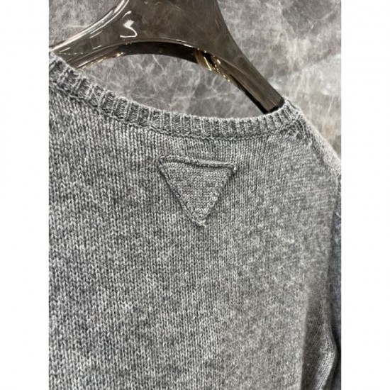 PRADA Prada Knit Cardigan 2024FW Fans flock to the new winter edition PRADA Prada Knit Cardigan 2024FW Fans flock to the new winter edition