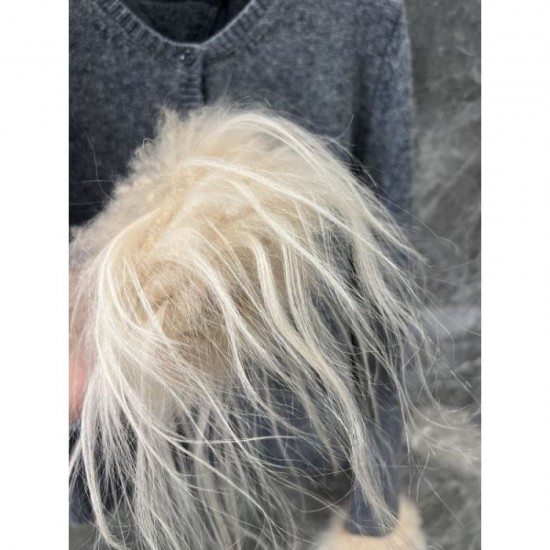 PRADA Prada Knit Cardigan 2024FW Fans flock to the new winter edition PRADA Prada Knit Cardigan 2024FW Fans flock to the new winter edition