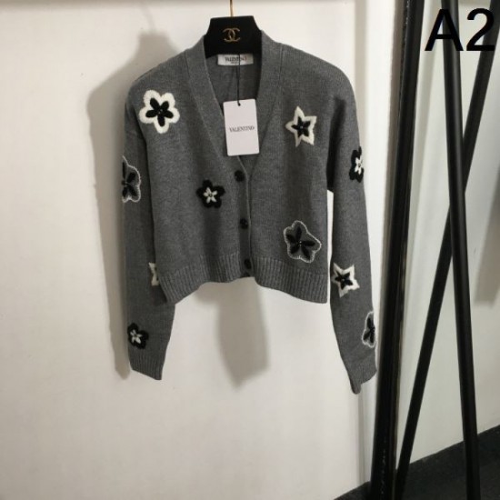 VALENTINO Knit Cardigan 2024FW Latest Autumn/Winter Released Overseas VALENTINO Knit Cardigan 2024FW Latest Autumn/Winter Released Overseas