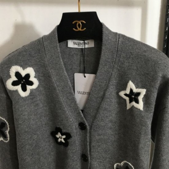 VALENTINO Knit Cardigan 2024FW Latest Autumn/Winter Released Overseas VALENTINO Knit Cardigan 2024FW Latest Autumn/Winter Released Overseas