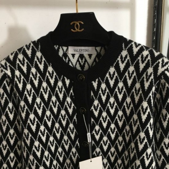 VALENTINO Knit Cardigan 2024FW Very popular with great versatility VALENTINO Knit Cardigan 2024FW Very popular with great versatility