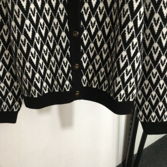 VALENTINO Knit Cardigan 2024FW Very popular with great versatility VALENTINO Knit Cardigan 2024FW Very popular with great versatility
