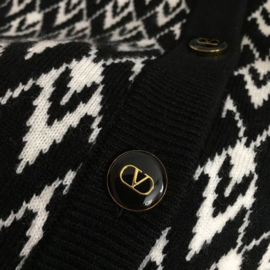 VALENTINO Knit Cardigan 2024FW Very popular with great versatility VALENTINO Knit Cardigan 2024FW Very popular with great versatility