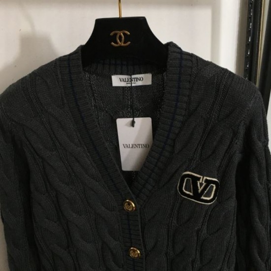VALENTINO Knit Cardigan 2024FW Emphasis on loose fit and comfort VALENTINO Knit Cardigan 2024FW Emphasis on loose fit and comfort