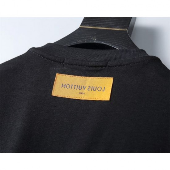 2024SS Stylish presence LOUIS VUITTON Short sleeve T-shirt 2024SS Stylish presence LOUIS VUITTON Short sleeve T-shirt