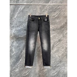 2024SS fashion sense is skyrocketing! FENDI jeans