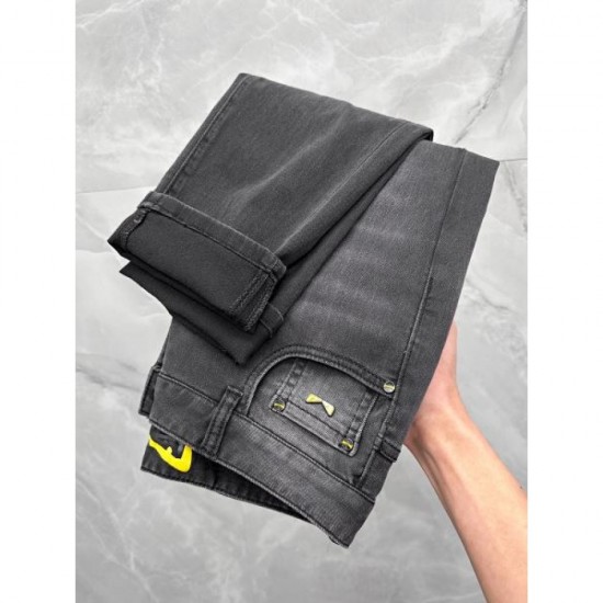 2024SS FENDI jeans that are now very popular among celebrities 2024SS FENDI jeans that are now very popular among celebrities