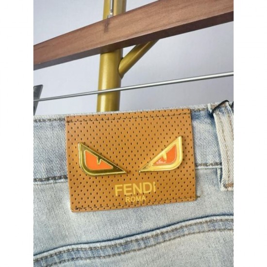 2024SS Also featured in popular fashion magazines FENDI Jeans 2024SS Also featured in popular fashion magazines FENDI Jeans