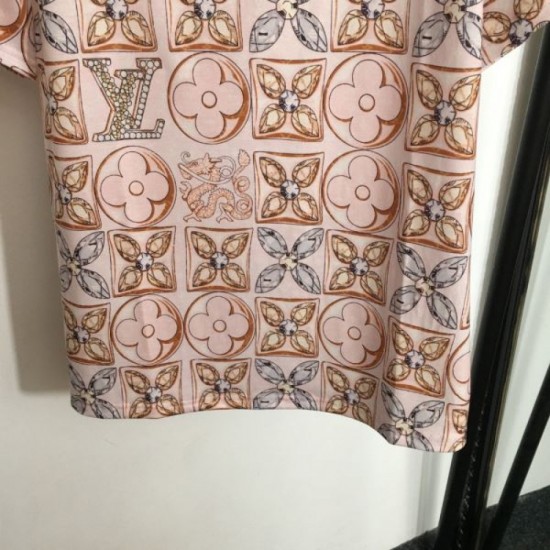 2024SS Short Sleeve T-shirt LOUIS VUITTON Popular model favorite 2024SS Short Sleeve T-shirt LOUIS VUITTON Popular model favorite