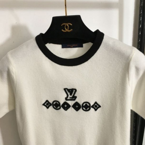 2024SS Short Sleeve T-shirt LOUIS VUITTON Celebrity Favorite Elegant 2024SS Short Sleeve T-shirt LOUIS VUITTON Celebrity Favorite Elegant