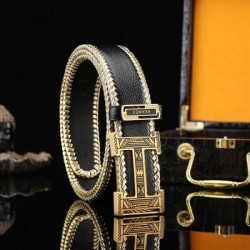 HERMES This season's style is to incorporate the 2024SS belt into Hermes clothing.