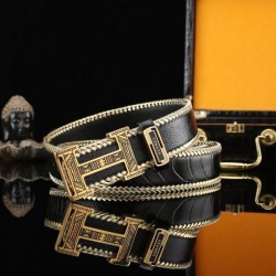 HERMES This season's style is to incorporate the 2024SS belt into Hermes clothing.
