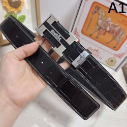 HERMES This summer's new 2024SS belt can create a mature and relaxed feeling.