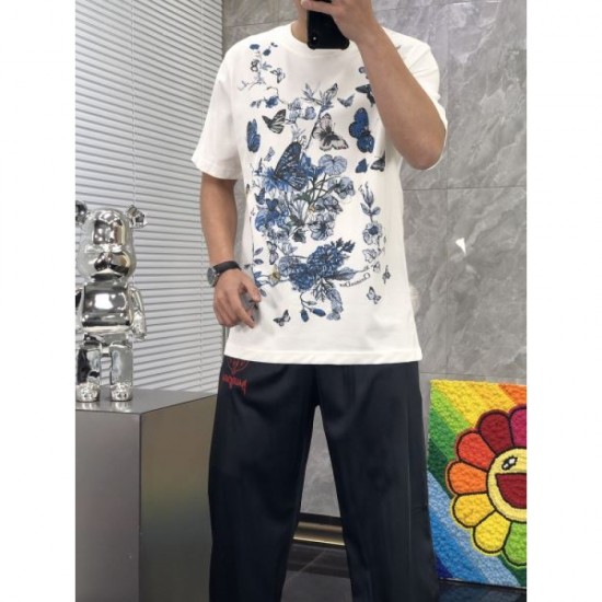 2024SS DIOR Short sleeve T-shirt that is sure to be a hit this year too 2024SS DIOR Short sleeve T-shirt that is sure to be a hit this year too
