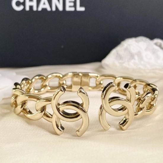 CHANEL New 2024SS bracelet in pursuit of CHANEL trends CHANEL New 2024SS bracelet in pursuit of CHANEL trends