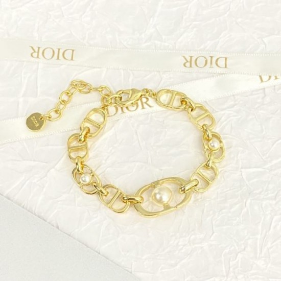 2024SS Bracelet DIOR continues to attract attention in spring and summer 2024SS Bracelet DIOR continues to attract attention in spring and summer