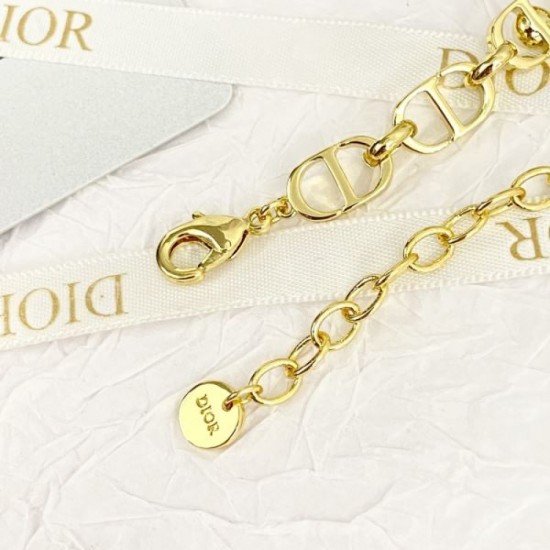 2024SS Bracelet DIOR continues to attract attention in spring and summer 2024SS Bracelet DIOR continues to attract attention in spring and summer
