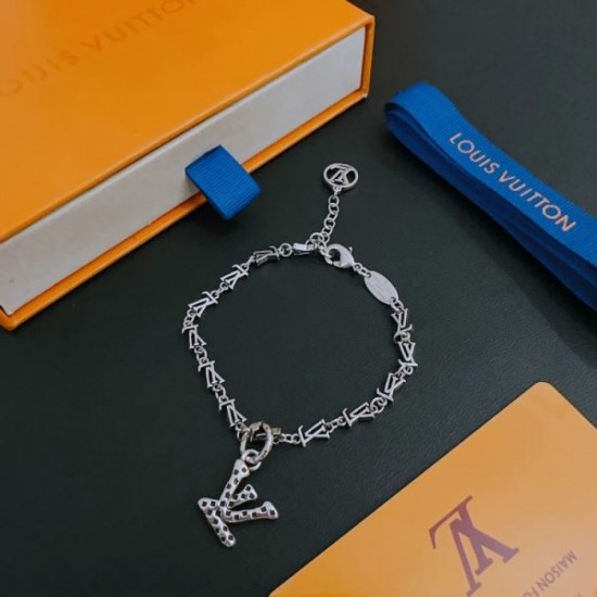 2024SS LOUIS VUITTON Louis Vuitton bracelet full of sparkling luxury 2024SS LOUIS VUITTON Louis Vuitton bracelet full of sparkling luxury