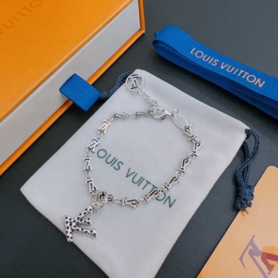 2024SS LOUIS VUITTON Louis Vuitton bracelet full of sparkling luxury 2024SS LOUIS VUITTON Louis Vuitton bracelet full of sparkling luxury