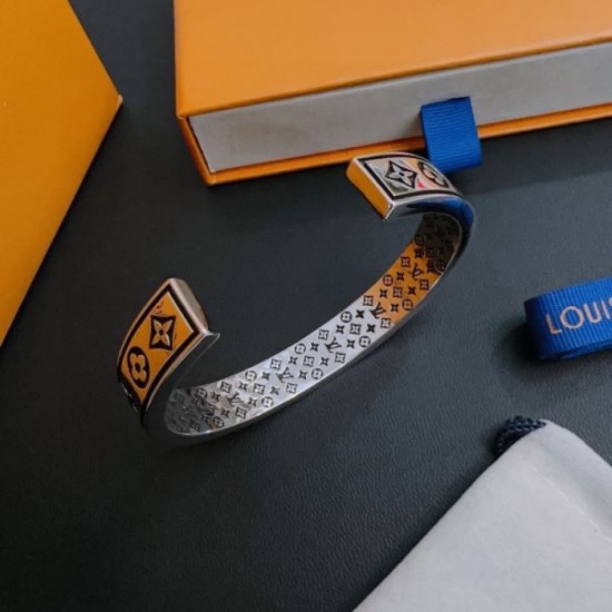 2024SS LOUIS VUITTON Louis Vuitton bracelet sold out this time! 2024SS LOUIS VUITTON Louis Vuitton bracelet sold out this time!