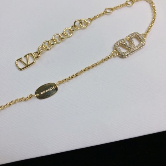 This summer's favorite 2024SS bracelet VALENTINO This summer's favorite 2024SS bracelet VALENTINO