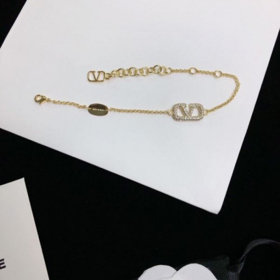 This summer's favorite 2024SS bracelet VALENTINO This summer's favorite 2024SS bracelet VALENTINO