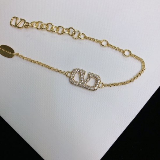 This summer's favorite 2024SS bracelet VALENTINO This summer's favorite 2024SS bracelet VALENTINO