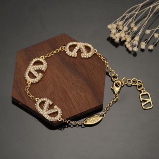 VALENTINO Novel Style 2024SS Bracelet VALENTINO Novel Style 2024SS Bracelet