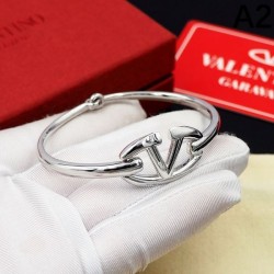VALENTINO 2024SS bracelet that expresses individuality