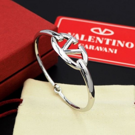 VALENTINO 2024SS bracelet that expresses individuality VALENTINO 2024SS bracelet that expresses individuality