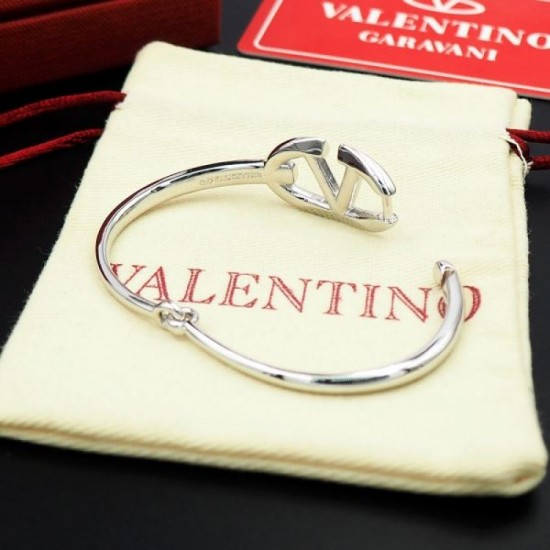 VALENTINO 2024SS bracelet that expresses individuality VALENTINO 2024SS bracelet that expresses individuality