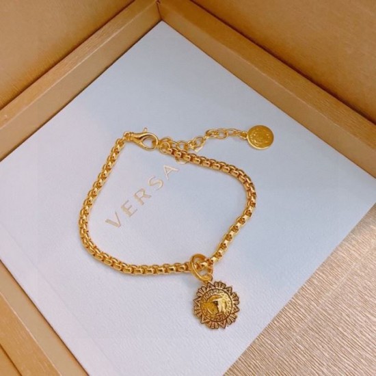 VERSACE Versace Spring Seasonal 2024SS Bracelet VERSACE Versace Spring Seasonal 2024SS Bracelet
