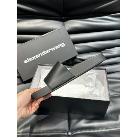 ALEXANDER WANG 2024SS men's slippers that will definitely be popular this summer ALEXANDER WANG 2024SS men's slippers that will definitely be popular this summer