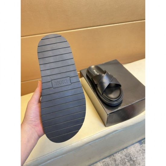 DIOR New Summer 2024SS Men's Slippers that can create a new look DIOR New Summer 2024SS Men's Slippers that can create a new look